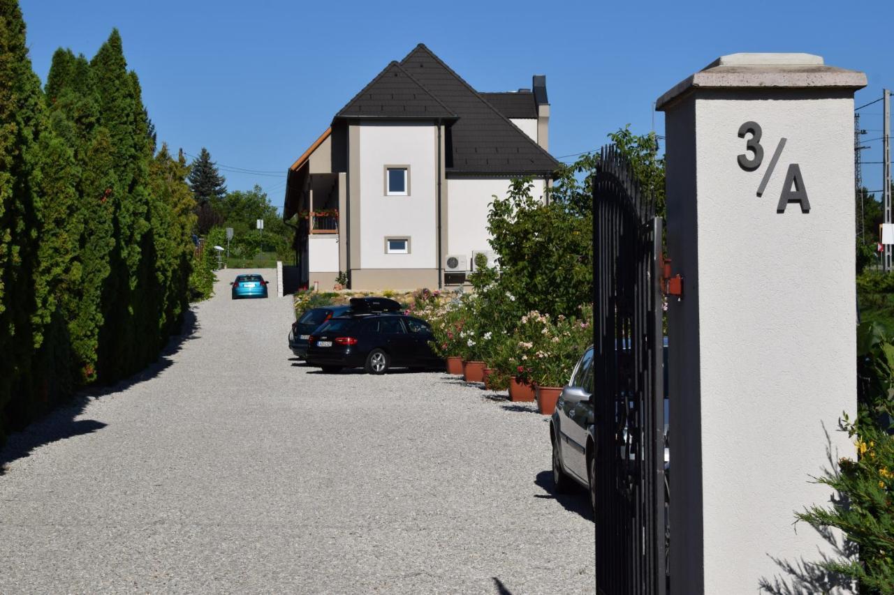Platan Apartmanhaz Balatongyörök Extérieur photo