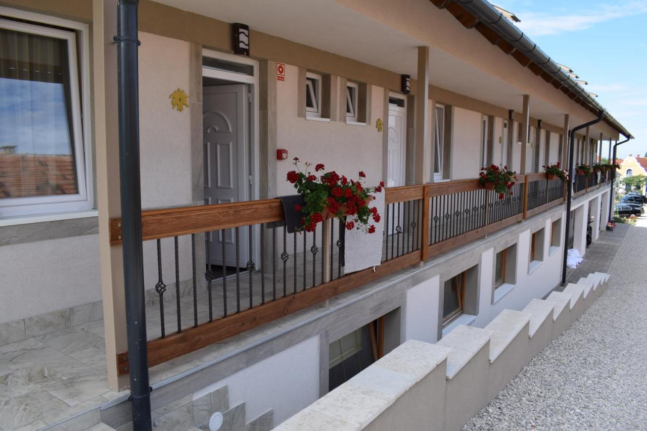 Platan Apartmanhaz Balatongyörök Extérieur photo