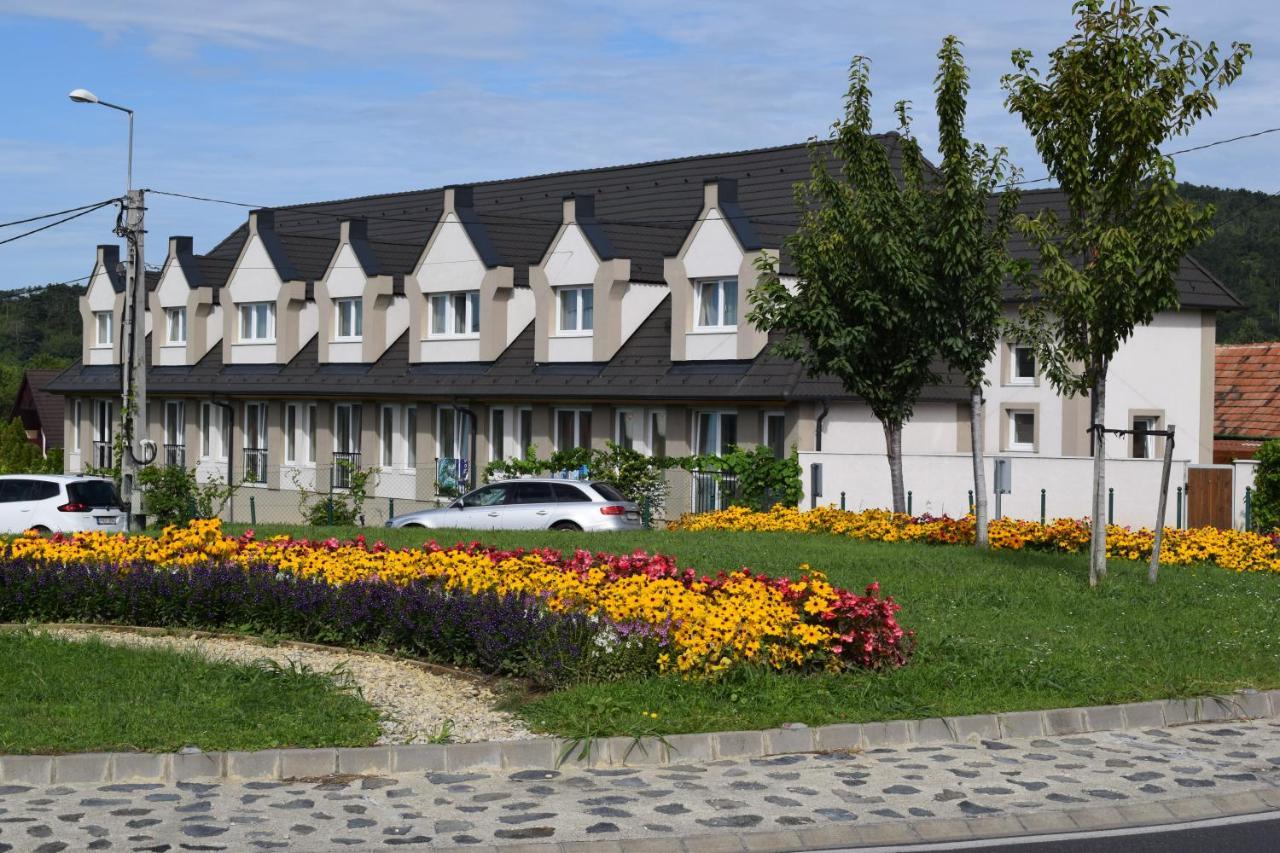 Platan Apartmanhaz Balatongyörök Extérieur photo