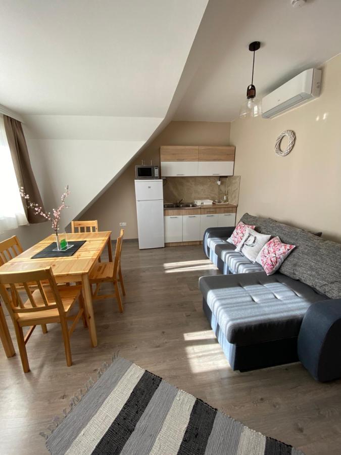 Platan Apartmanhaz Balatongyörök Extérieur photo