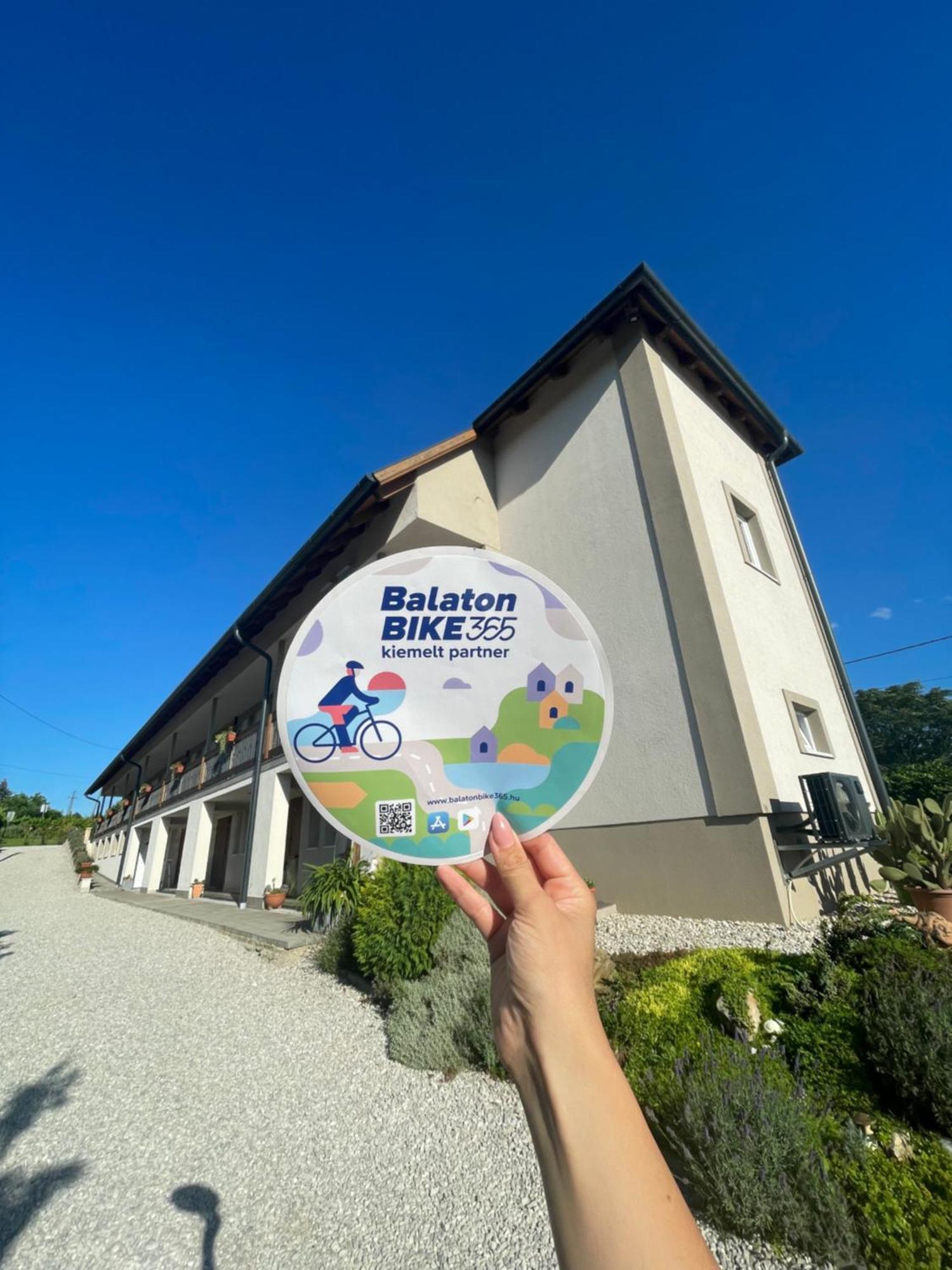 Platan Apartmanhaz Balatongyörök Extérieur photo